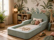 Le Cocon Tipichou vert sauge dans une chambre d’enfant jungle pastel